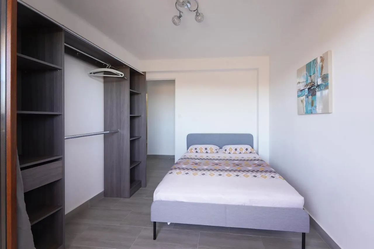 Appartement T4 entièrement rénové proche plage Toulon France